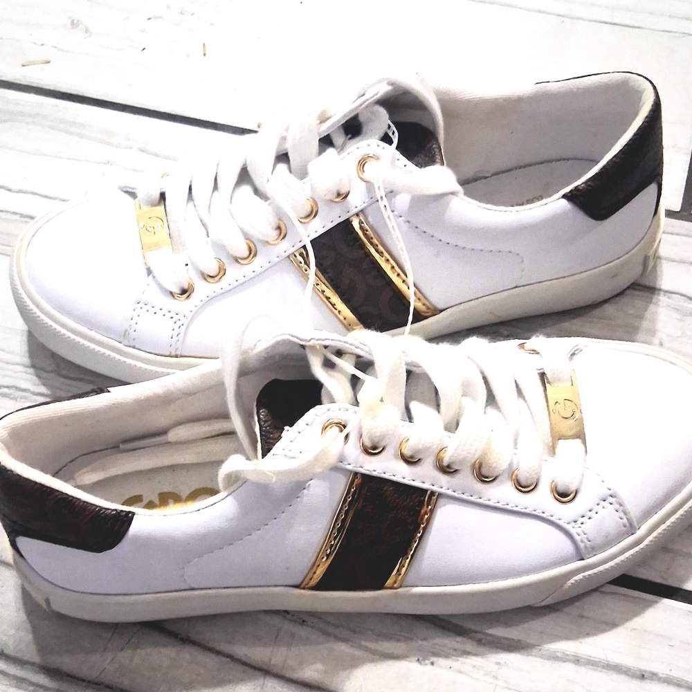 GBG Los Angeles White & Brown Low-Top Fashion Sneakers